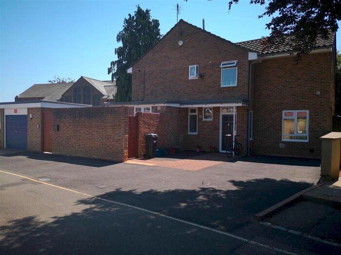 3 Bedroom Bungalow To Rent In Paget Lane, Isleworth, TW7