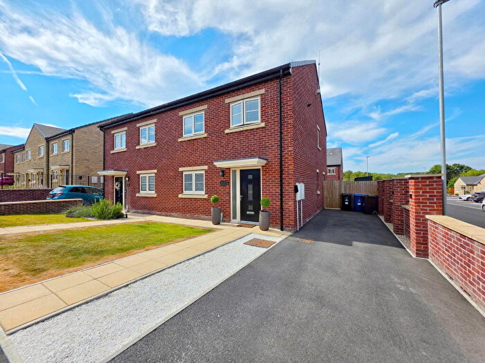 3 Bedroom Semi-Detached House For Sale In Paddock View, Monk Bretton, Barnsley, S71