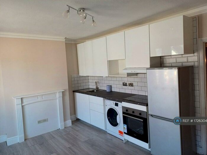 3 Bedroom Flat To Rent In Oldfield Road, London, NW10