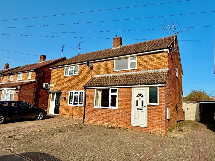 3 Bedroom Semi Detached House For Sale In Chesford Road, Putteridge, Luton, Bedfordshire, LU2