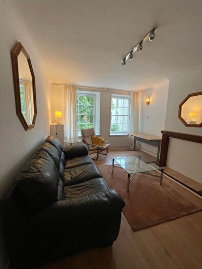 3 Bedroom Flat To Rent In Canongate, Edinburgh, EH8
