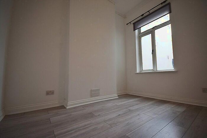 1 Bedroom End Of Terrace House To Rent In Brighton Road, GU12