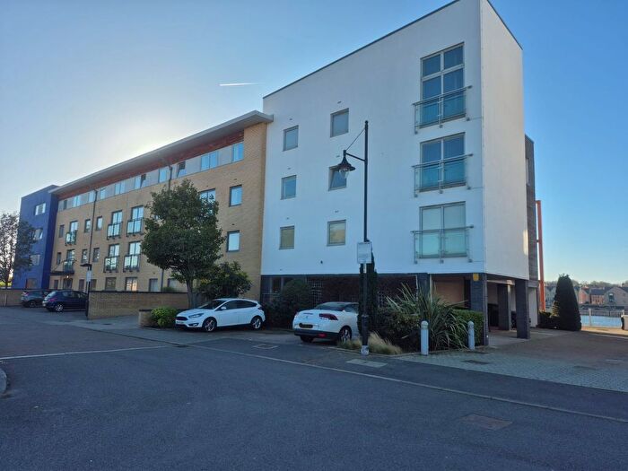 2 Bedroom Flat For Sale In Watersmeet, St. Marys Island, Chatham, Kent, ME4