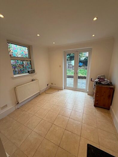 2 Bedroom Flat To Rent In Kimberley Gardens, London, N4