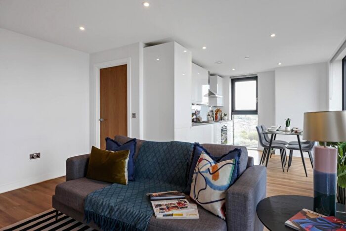 2 Bedroom Flat To Rent In Castle Park View, Castle Street Bristol, BS2