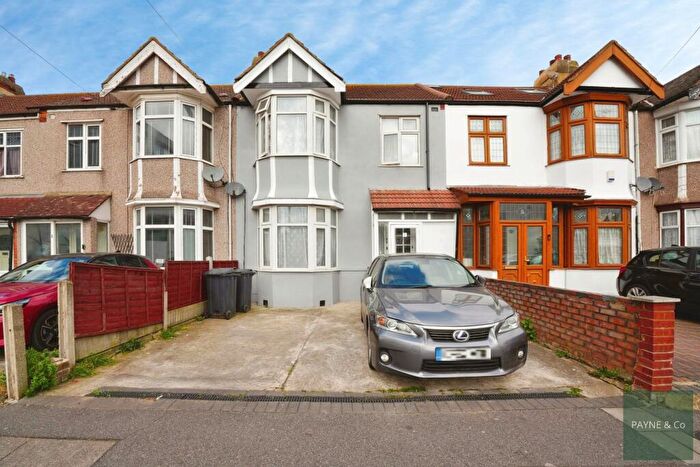 3 Bedroom Terraced House For Sale In Loxford Lane, Ilford, IG1