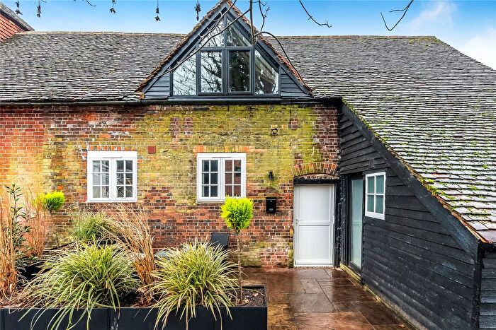 2 Bedroom Flat For Sale In Godalming, Surrey, GU7