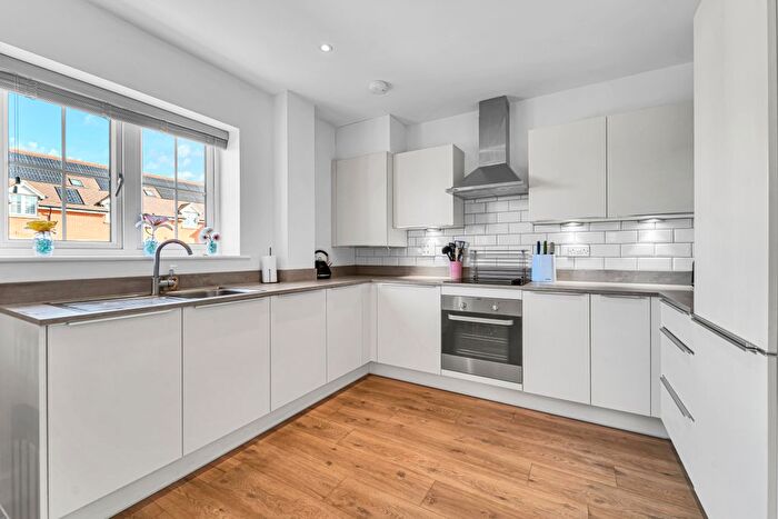 1 Bedroom Flat For Sale In Gatehouse Close, Ashford, TW15