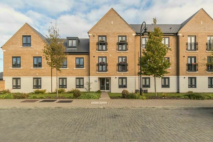 1 Bedroom Flat To Rent In Orchard Farm Avenue, East Molesey, KT8