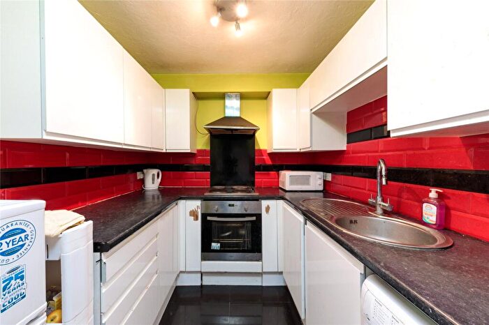 2 Bedroom Flat To Rent In Barnfield Place, Millwall, E14