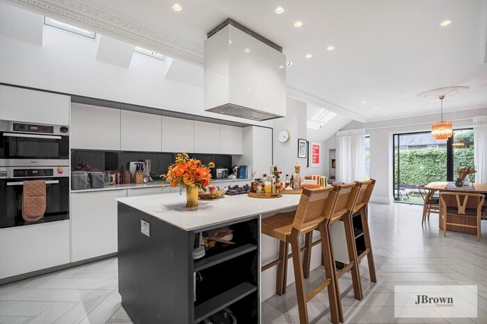 4 Bedroom Town House To Rent In Harlescott Road, London, SE15