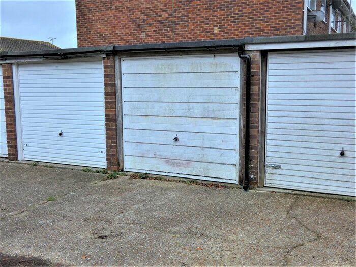 Garage / Parking To Rent In Timberleys, Littlehampton BN17