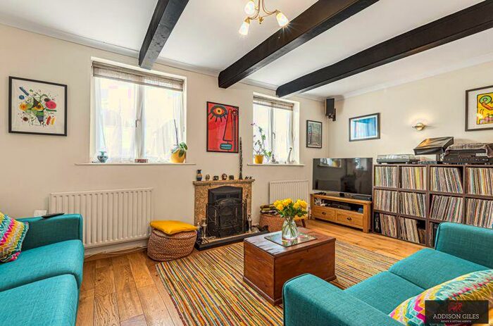 2 Bedroom Semi-Detached House To Rent In Elliman Avenue, Slough, SL2