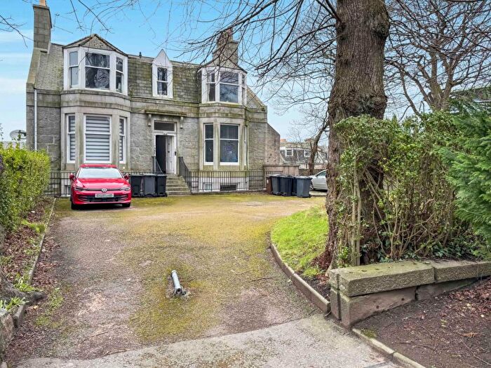 2 Bedroom Flat For Sale In Dee Place, Aberdeen, AB11