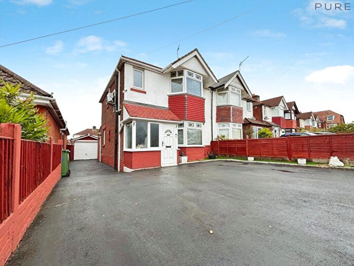 3 Bedroom Semi-Detached House For Sale In Avon Road, Southampton, SO18