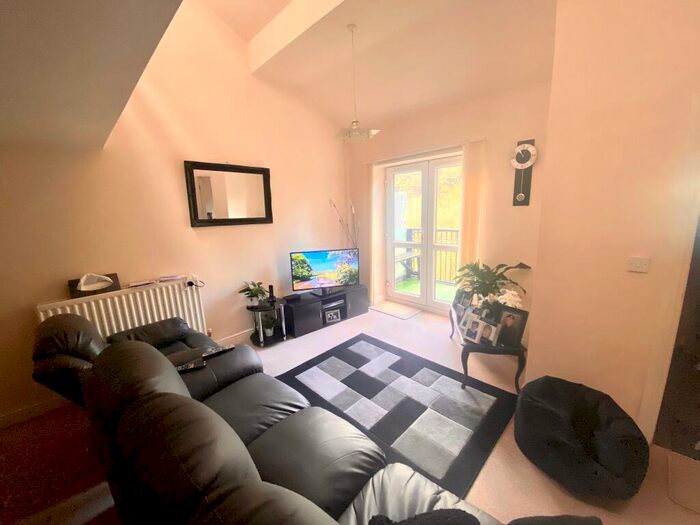 2 Bedroom Apartment To Rent In Longfellow Court, Mytholmroyd, HX7