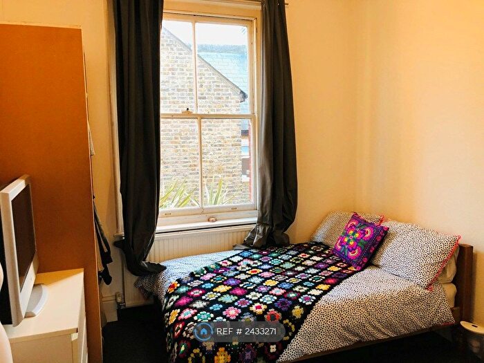 5 Bedroom Flat To Rent In The Kelly Arms, Kingston Upon Thames, KT1