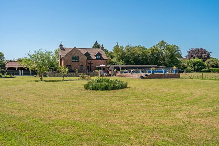 4 Bedroom Detached House For Sale In Drury Lane, Carbrooke, IP25