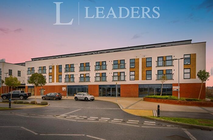 3 Bedroom End Of Terrace House To Rent In Longacres Way, PO20