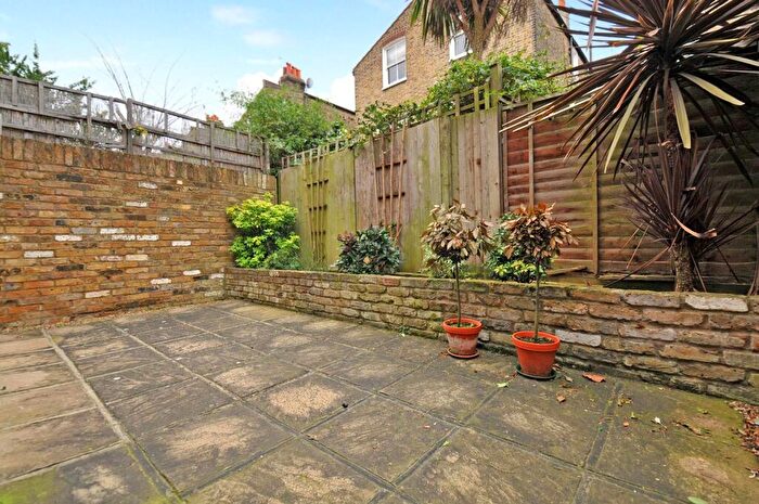 2 Bedroom Apartment To Rent In Broxash Road Battersea, SW11
