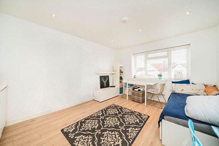 1 Bedroom Flat For Sale In Ewell Road, Surbiton, KT6