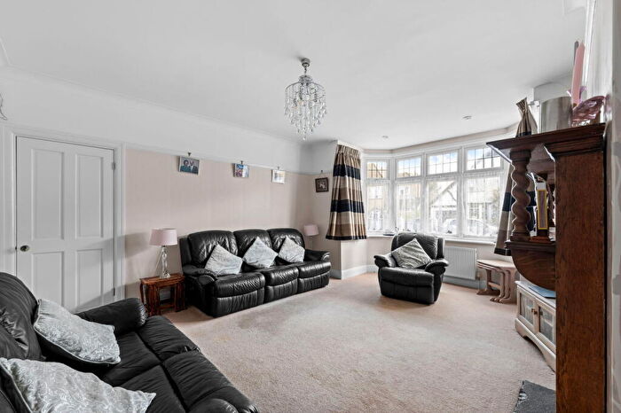 5 Bedroom Semi Detached House For Sale In Wickham Avenue, CR0