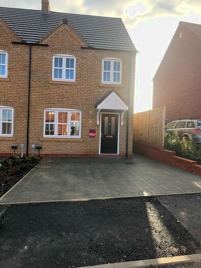 3 Bedroom Semi-Detached House To Rent In Whitfield Road, Hull, HU10