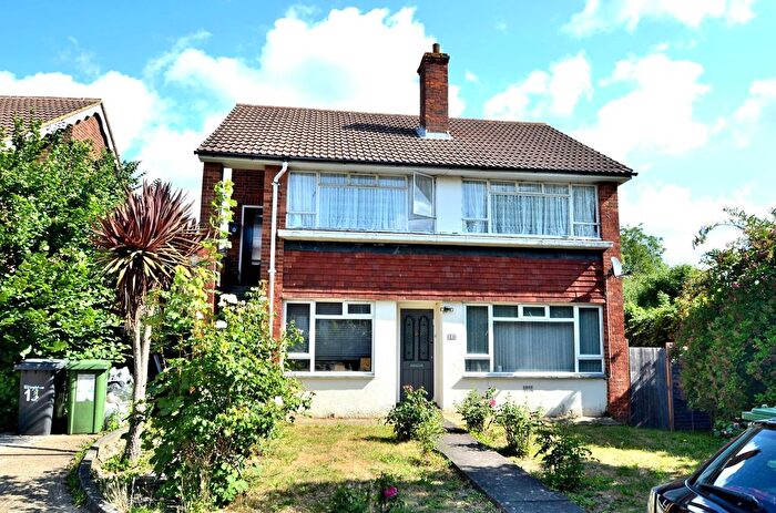 2 Bedroom Maisonette For Sale In Raymond Close, Sydenham, SE26