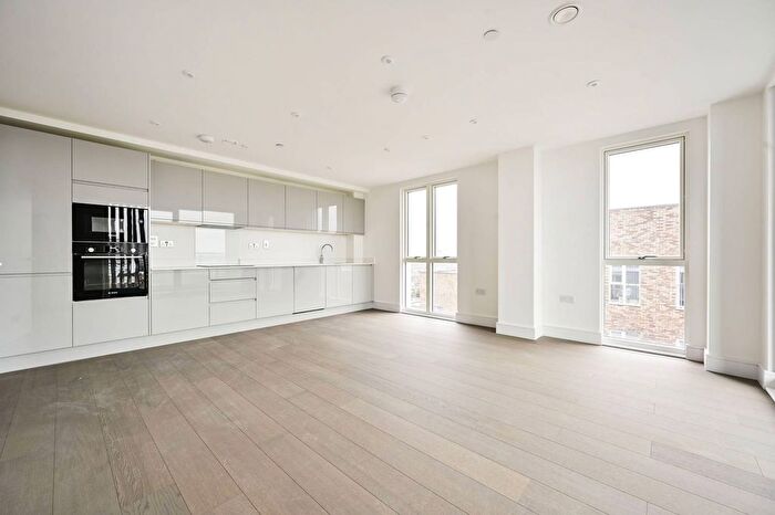 2 Bedroom Flat To Rent In Vision Point, Battersea, SW11