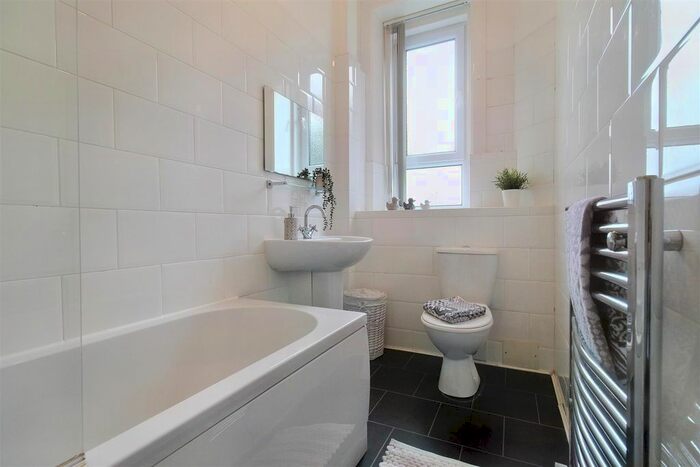 2 Bedroom Flat For Sale In Canal Street, Braehead, Renfrew, PA4