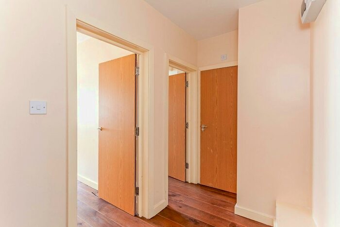 1 Bedroom Flat To Rent In New Cross Road, London, SE14