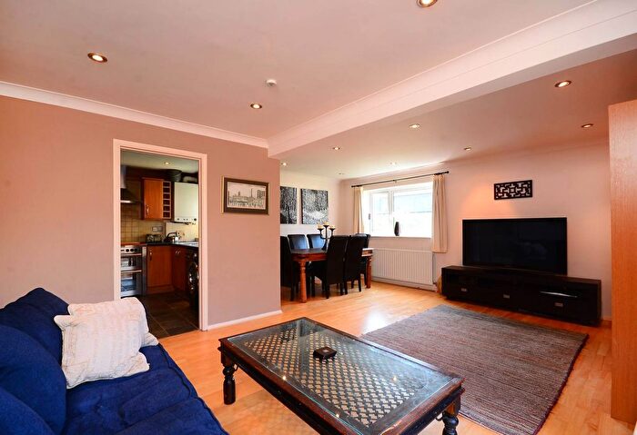 2 Bedroom Maisonette To Rent In Clarence Avenue, Clapham, London, SW4