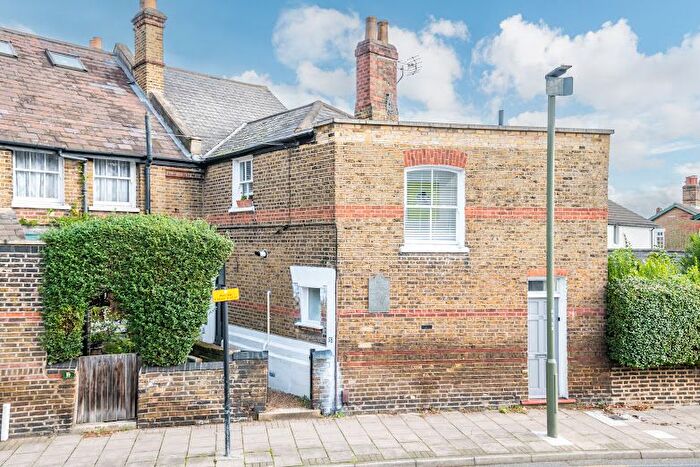 2 Bedroom Maisonette To Rent In Parish Lane, Penge, London, SE20