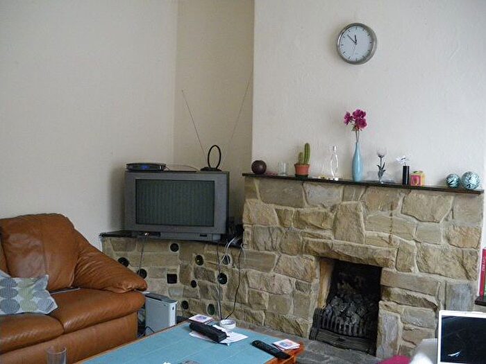 3 Bedroom Property To Rent In Welton Mount, Hyde Park, Leeds, LS6