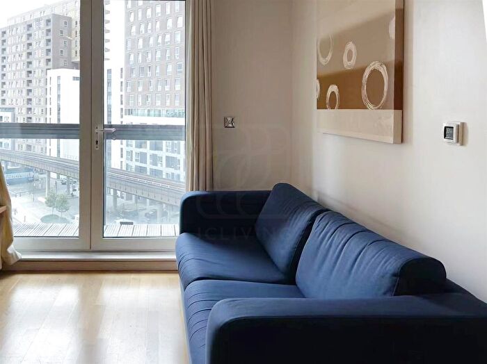 2 Bedroom Flat To Rent In Limeharbour, London, E14