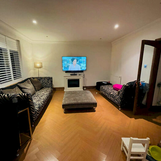 3 Bedroom Semi-Detached House To Rent In Long Readings Lane, , SL2