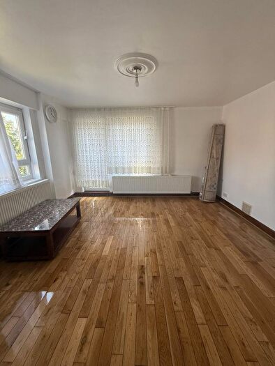 2 Bedroom Flat To Rent In Green Lanes, London, N16