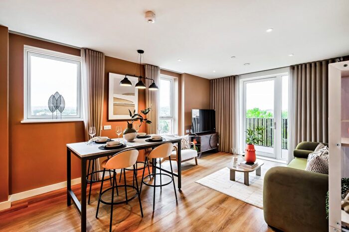 2 Bedroom Flat For Sale In Heybourne Park, London, NW9