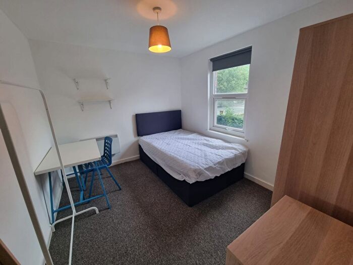 3 Bedroom Flat To Rent In Upper Brook Street, Manchester, M13