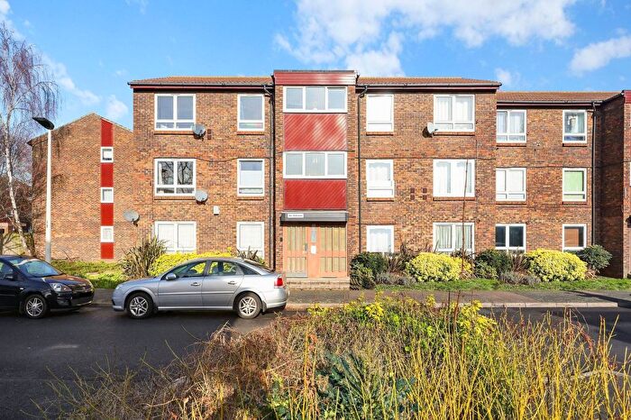 1 Bedroom Flat To Rent In Renfrew Close, London, E6