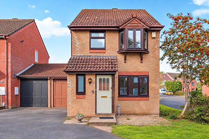 3 Bedroom Link Detached House For Sale In Freesia Close, Warminster, BA12