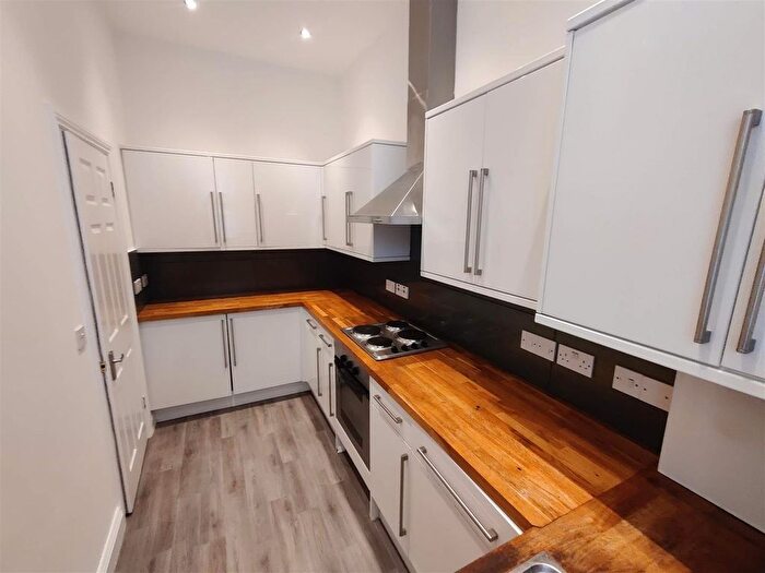 2 Bedroom Flat To Rent In Kingsmead Road, SW2