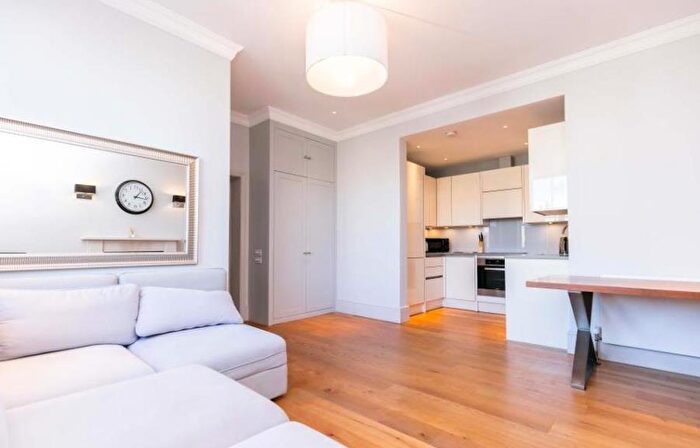 2 Bedroom Apartment To Rent In Park Road, St John's Wood, London, NW8