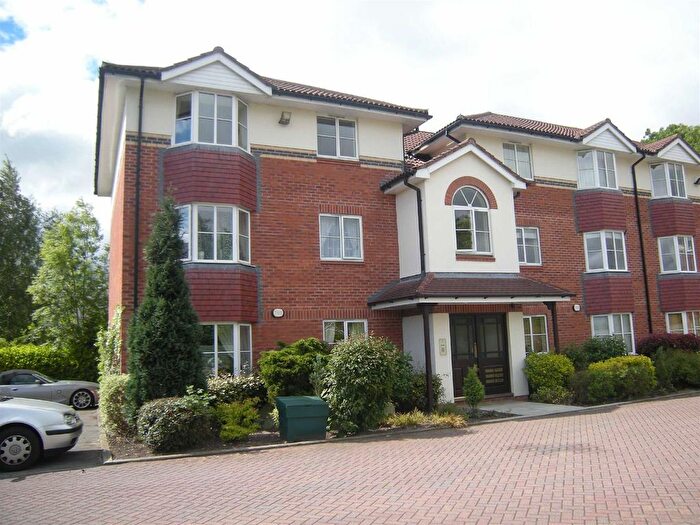 2 Bedroom Flat To Rent In Chamberlain Drive, Wilmslow, Cheshire, SK9