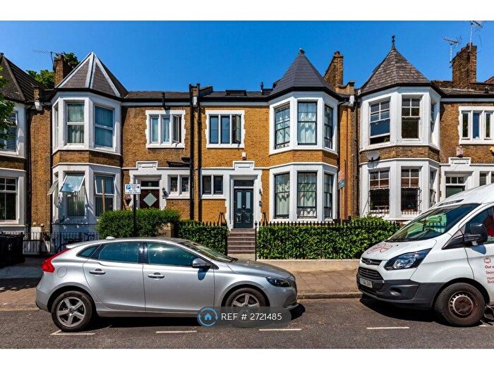 3 Bedroom Flat To Rent In Kyverdale Road, London, N16