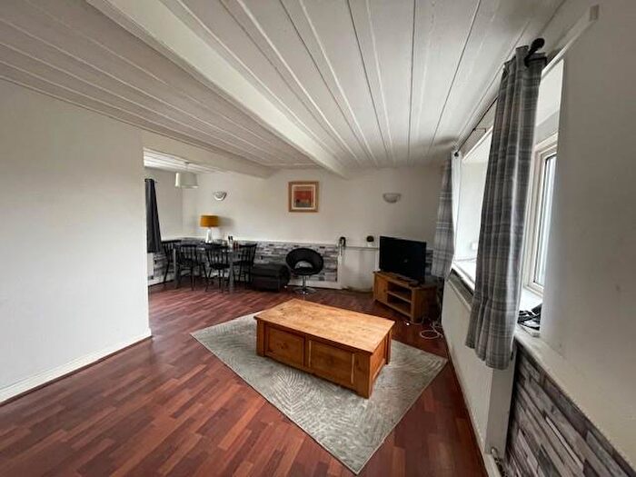 2 Bedroom Cottage To Rent In Yews Green, Clayton, Bradford, BD14