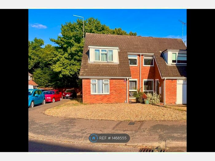 4 Bedroom Semi-Detached House To Rent In Woburn Close, Stevenage, SG2