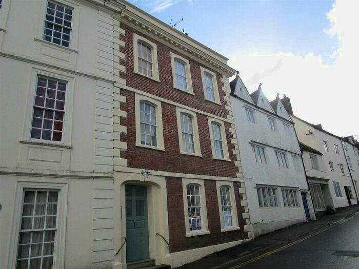 1 Bedroom Flat To Rent In Long Street, Dursley, GL11