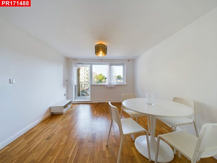 2 Bedroom Flat To Rent In Singapore Road, London, W13