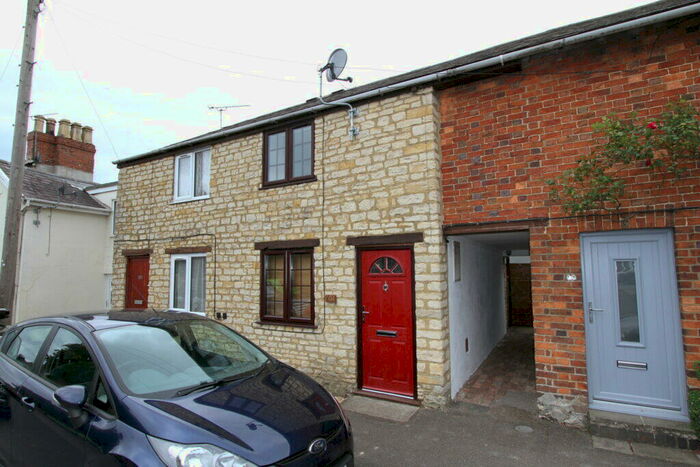 1 Bedroom Terraced House To Rent In Manor Road, Brackley, Northamptonshire, NN13